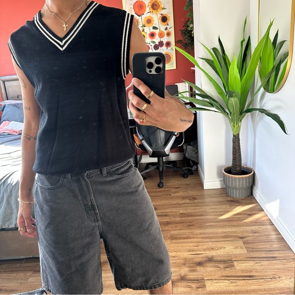 SHEIN BLACK KNIT SWEATER VEST - Picture 4 of 5